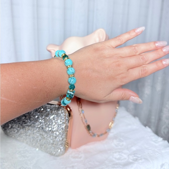 Turquoise and Gold Beaded Bracelet - Picture 7 of 8